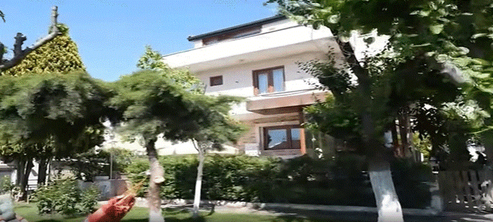 Ünlü şarkıcı 4 katlı yazlık evinin kapılarını açtı