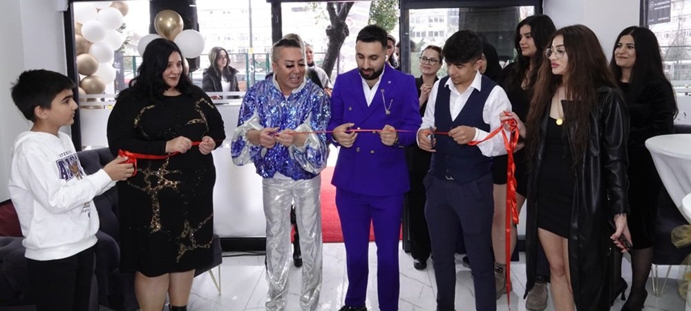 Cosmoten Güzellik Merkezi’nin açılışına yoğun ilgi