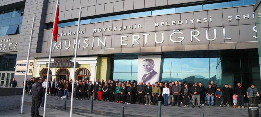 ŞEHİR TİYATROLARI ATATÜRK’ÜN ÇOCUKLUĞUNU “MERHABA ÇOCUK”LA ANLATTI