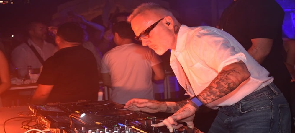 Sosyetenin Fenomeni Gianluca Vacchi, BLM Beach'te Unutulmaz Bir Geceye İmza Attı