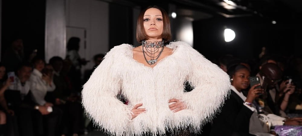 ZEYNEP BASTIK, PARİS MODA HAFTASI’NDA PODYUMA ÇIKTI