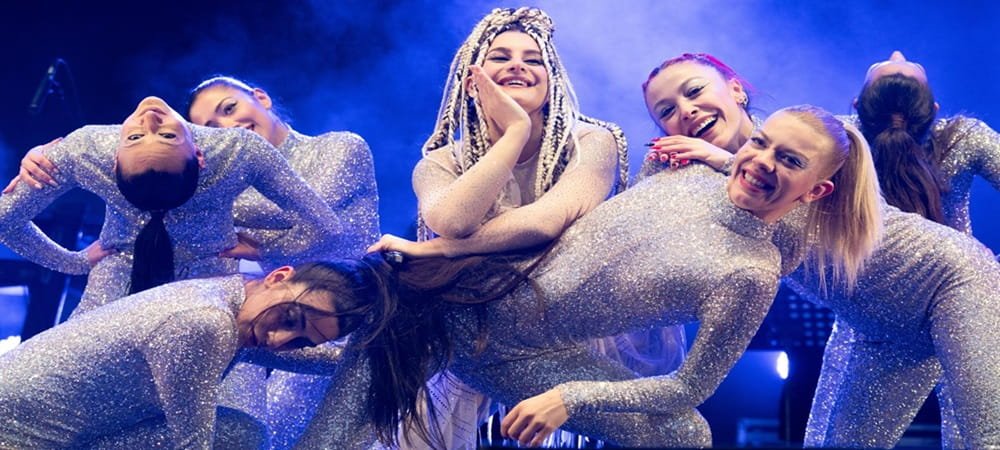 Atiye baharı sahnede başlattı!