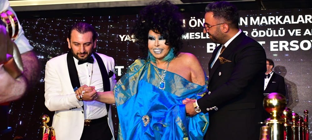 DİVA BÜLENT ERSOY ANKARA’DA GÖZ KAMAŞTIRDI